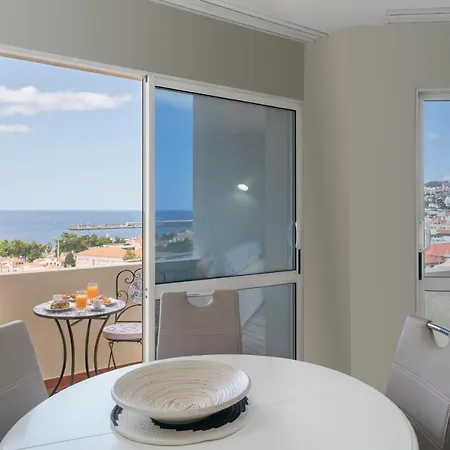 Alegria Iii By An Island Apartment