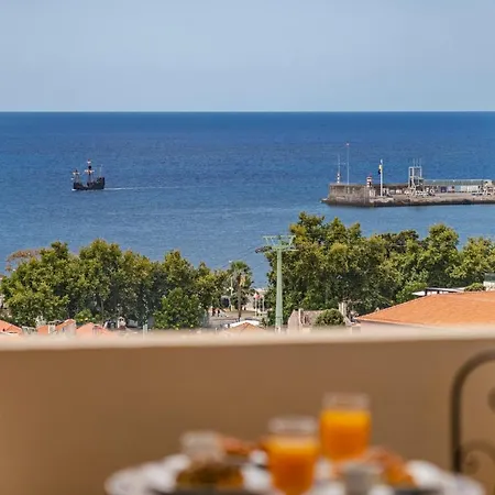 Alegria Iii By An Island *